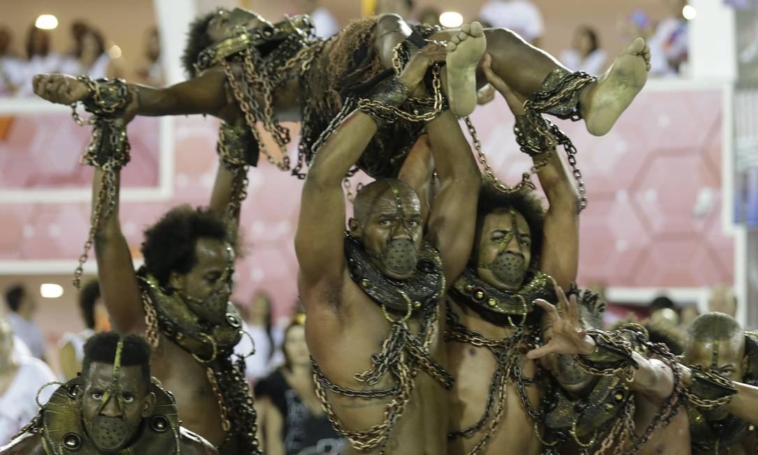 Carnavalesco do Salgueiro celebra Estandarte de Ouro apesar de falta de  verba: 'Ano difícil' - Jornal O Globo