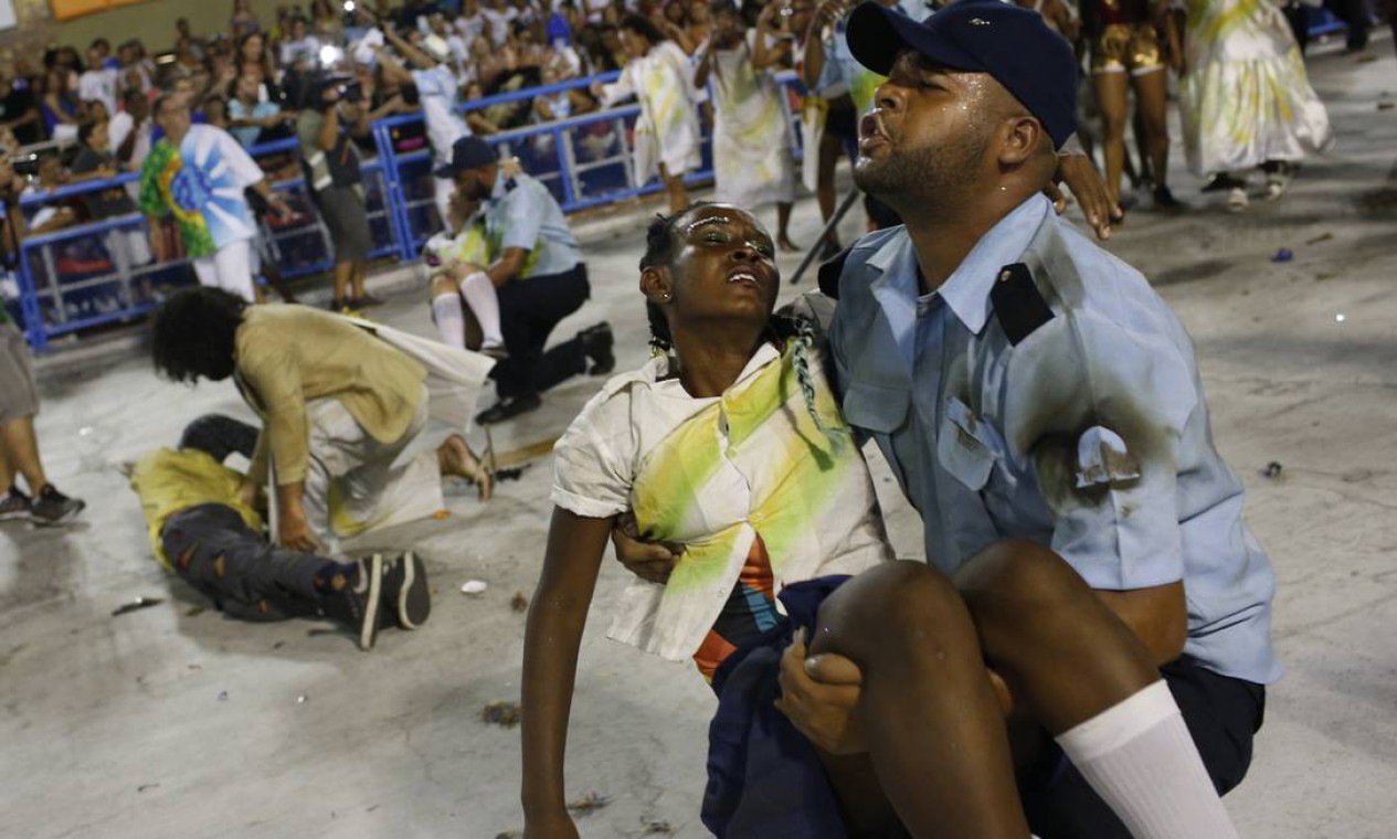 Violência no país: não faltou tema para representar o "terror brasileiro" Foto: Silvia Izquierdo / AP