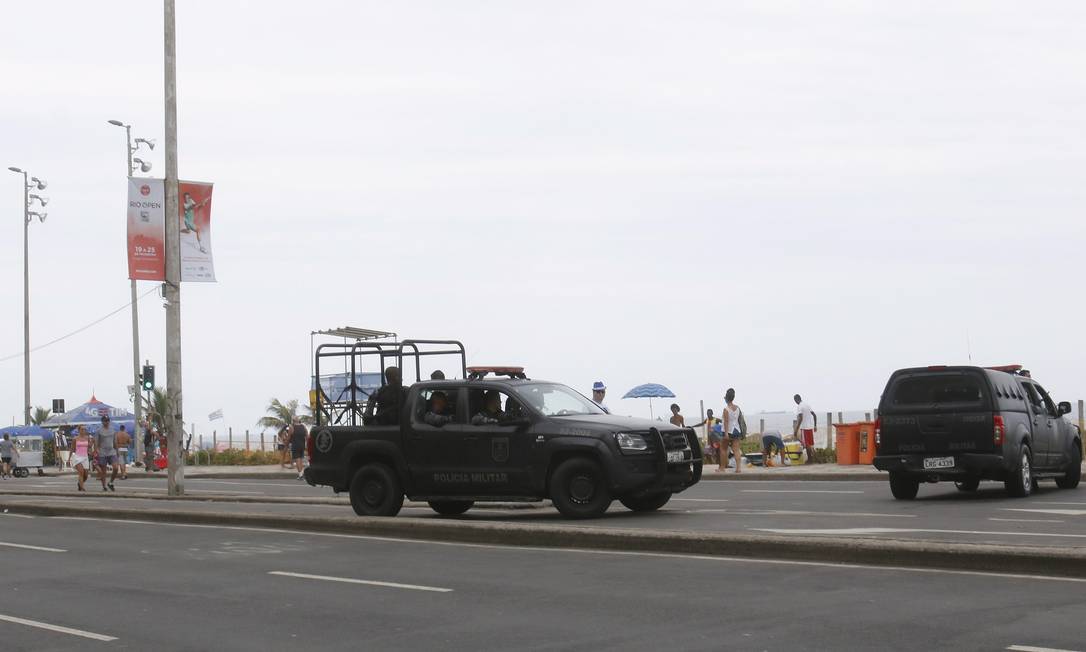 PM reforça patrulhamento na Praia de Ipanema Foto: Reginaldo Pimenta / Agência O Globo