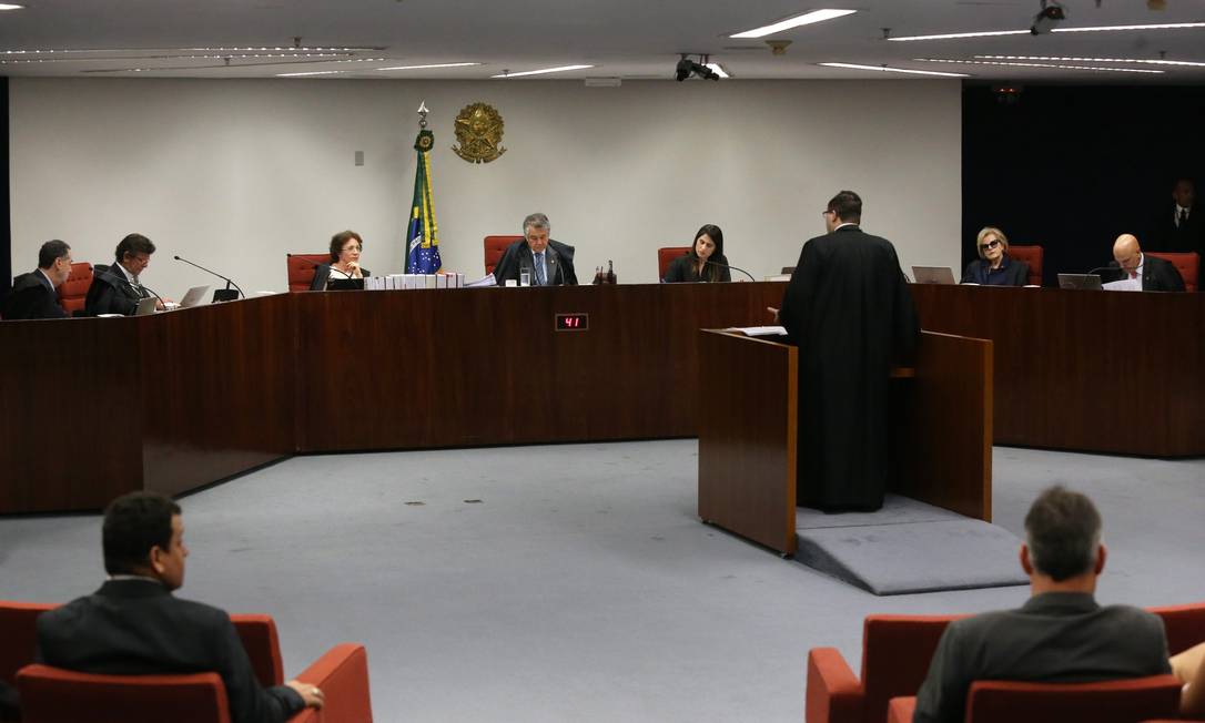 Decisão de Luiz Fux garantiu a liberdade de Cesare Battisti no Brasil Foto: Ailton de Freitas / Agência O Globo