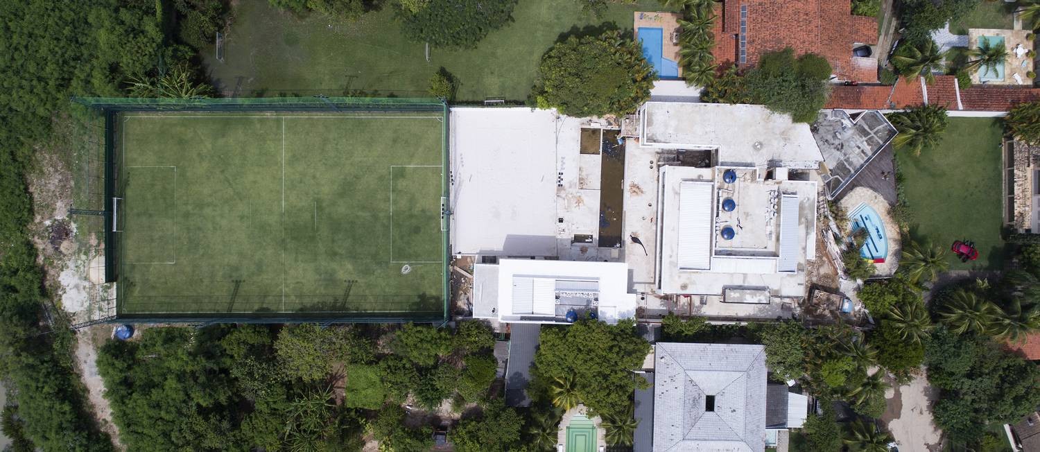 Vista aérea da casa que Adriana Sorrentino, ex-mulher de Edmundo, diz ter vendido para Romário Foto: Renee Rocha / Agência O Globo