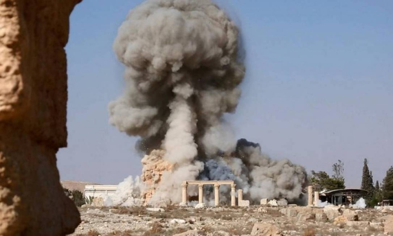 Explosão na cidade histórica de Palmira, na Síria: Estado Islâmico destruiu parte do patrimônio mundial, mas acabou perdendo terreno com ofensivas de coalizão pró-EUA e da Rússia, junto a Assad Foto: -
