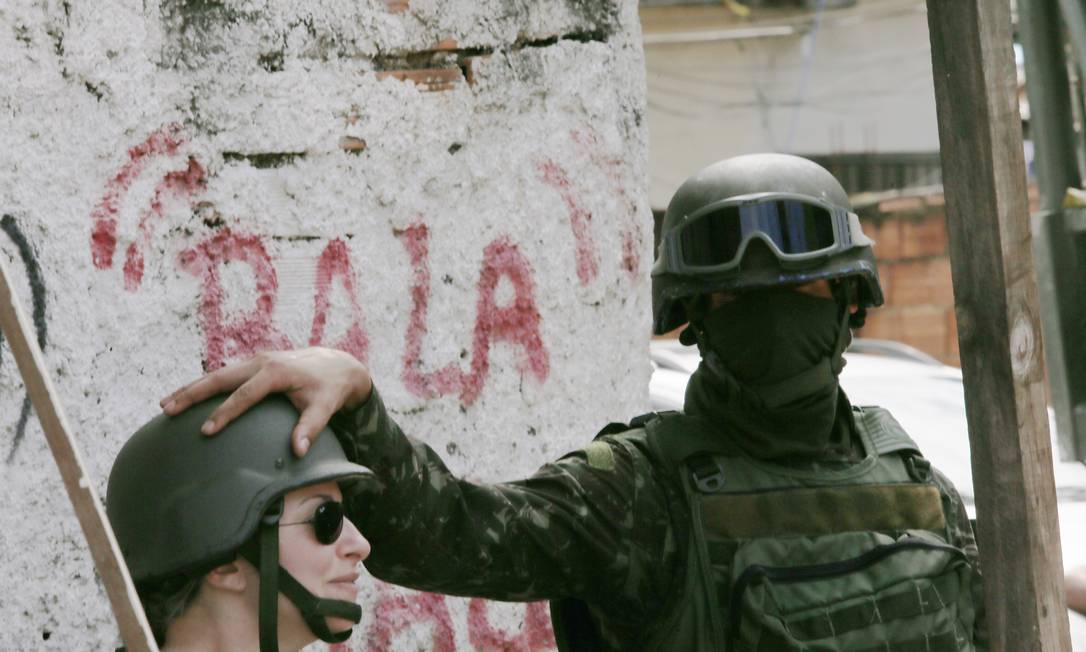 Militares das Forças Armadas e da Polícia Militar fazem nova operação no Rio Foto: Antonio Scorza / Agência O Globo