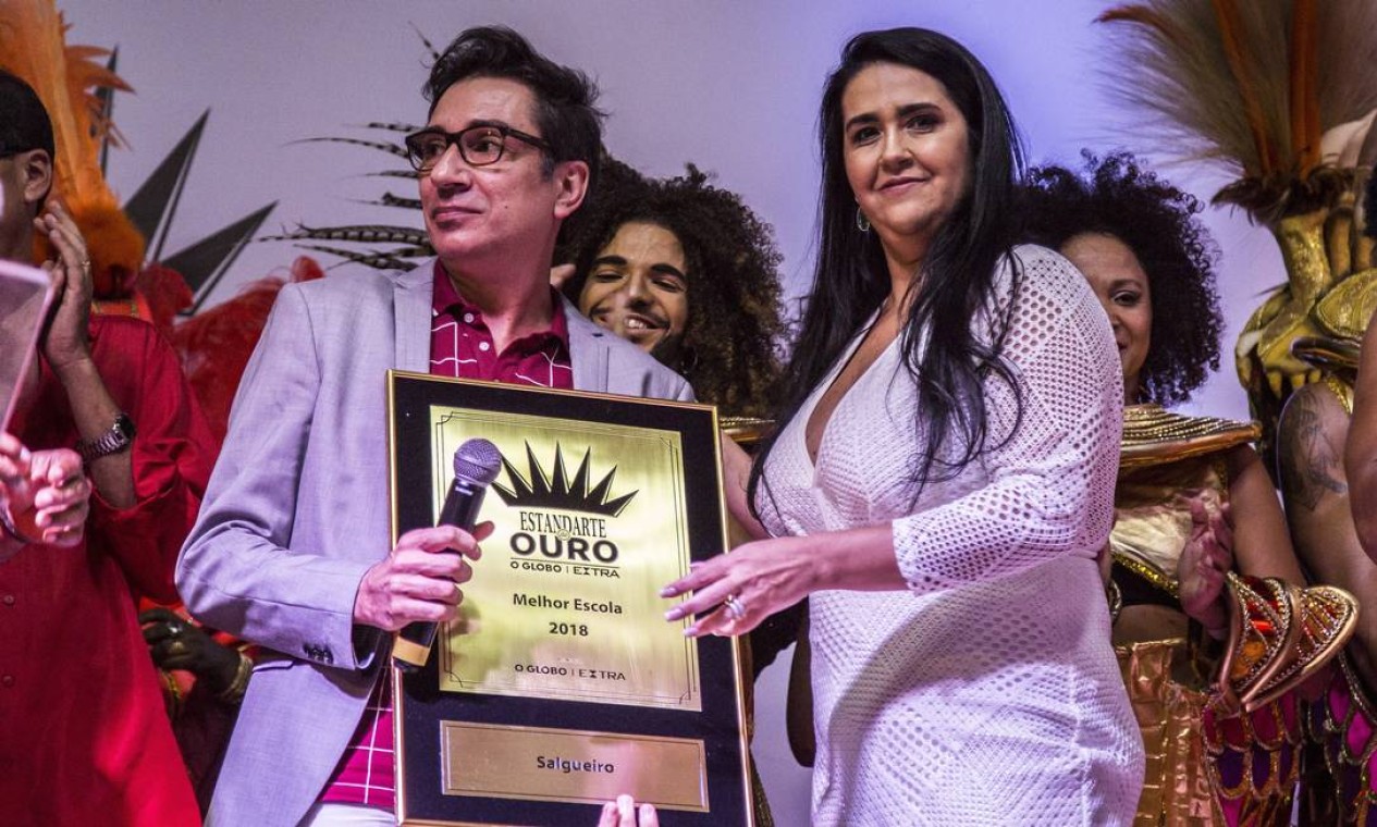 A anfitriã Salgueiro recebeu o prêmio de melhor escola do carnaval deste ano Foto: Hermes de Paula / Agência O Globo