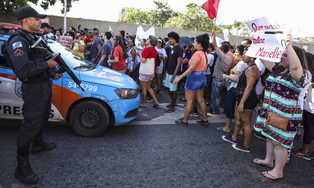 Grupo chegou aa ocupar Linha Amarela e pista lateral da Avenida Brasil Foto: Bárbara Lopes