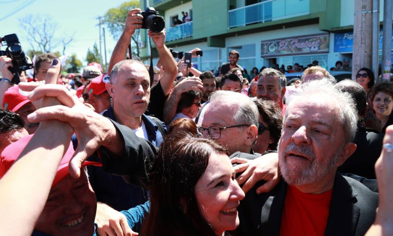 Caravana de Lula no sul do Brasil come a com protestos Jornal O