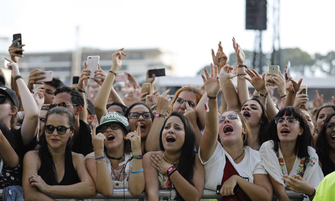 The Neighbourhood faz festa deprê para multidão com rock de rádio lânguido  e sensual no Lolla, Lollapalooza 2018