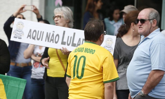 Resultado de imagem para Protesto lula francisco beltrão