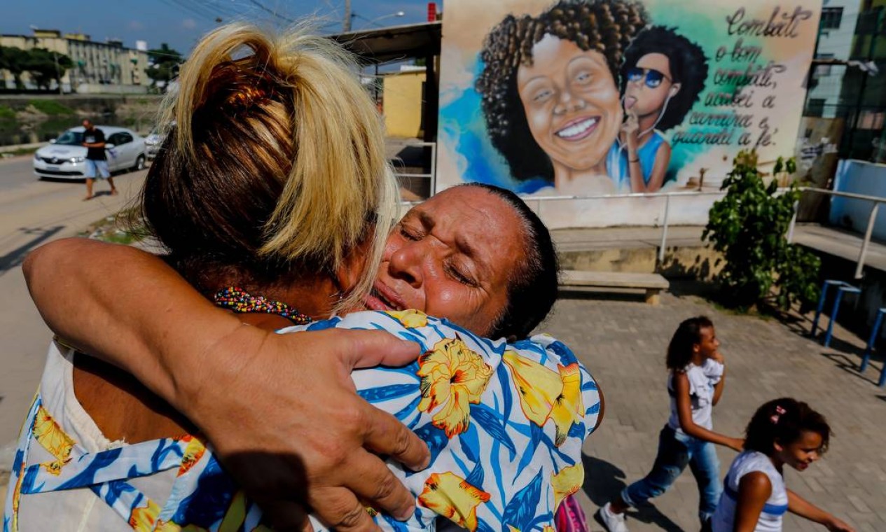 Um ano depois, mãe de Maria Eduarda faz desabafo onde filha foi morta ...