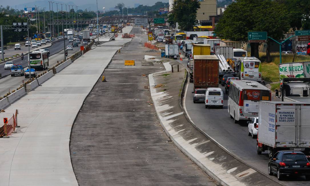 Obras do BRT chegam à passagem de nível na FEB e rotas alternativas buscam  evitar engarrafamentos - Primeira Hora