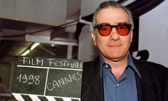 CAN02 : FRANCE-FILM : CANNES,FRANCE,12MAY98 - Martin Scorsese, President of the Jury at the 51st Cannes Film Festival, holds the director's clapboard to announce the start of the film jamboree May 12. Twenty-two films compete for the prestigious Palme d'Or in the film competition which runs from May 13 to May 24. jes./Photo by Eric Gaillard REUTERS Foto: Eric Gaillard / REUTERS
