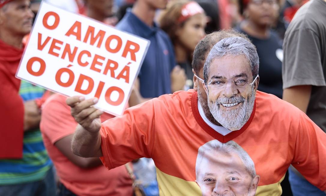 E atos a favor do ex-presidente Jorge William / Agência O Globo