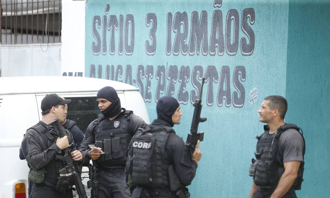 Suspeitos estavam em uma festa num sítio em Santa Cruz Foto: Antonio Scorza / Agência O Globo