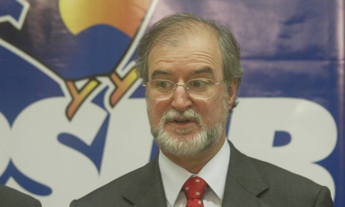 Azeredo, ex-governador de MG: acusado de desviar R$ 3,5 milhões Foto: Gustavo Miranda/21-09-2004