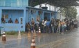 Imigrantes Venezuelanos aguardam em Pacaraima (RR) autorização para entrada no Brasil