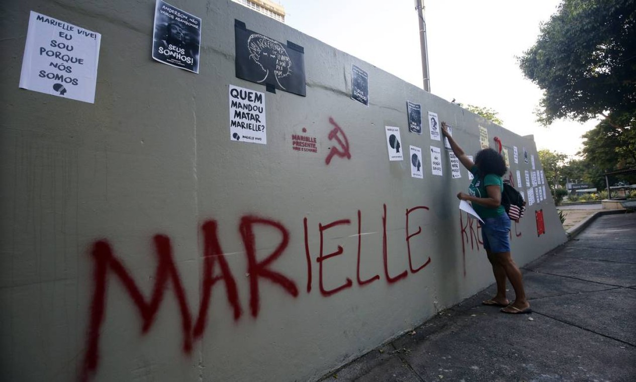 Marielle está presente em vários espaços da praça Saens Pena Foto: MARCOS DE PAULA / Agência O Globo