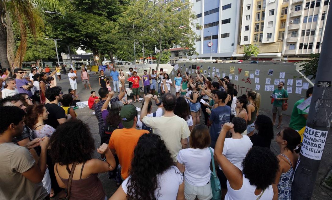 O ato visa não deixar o crime cair no esquecimento Foto: MARCOS DE PAULA / Agência O Globo