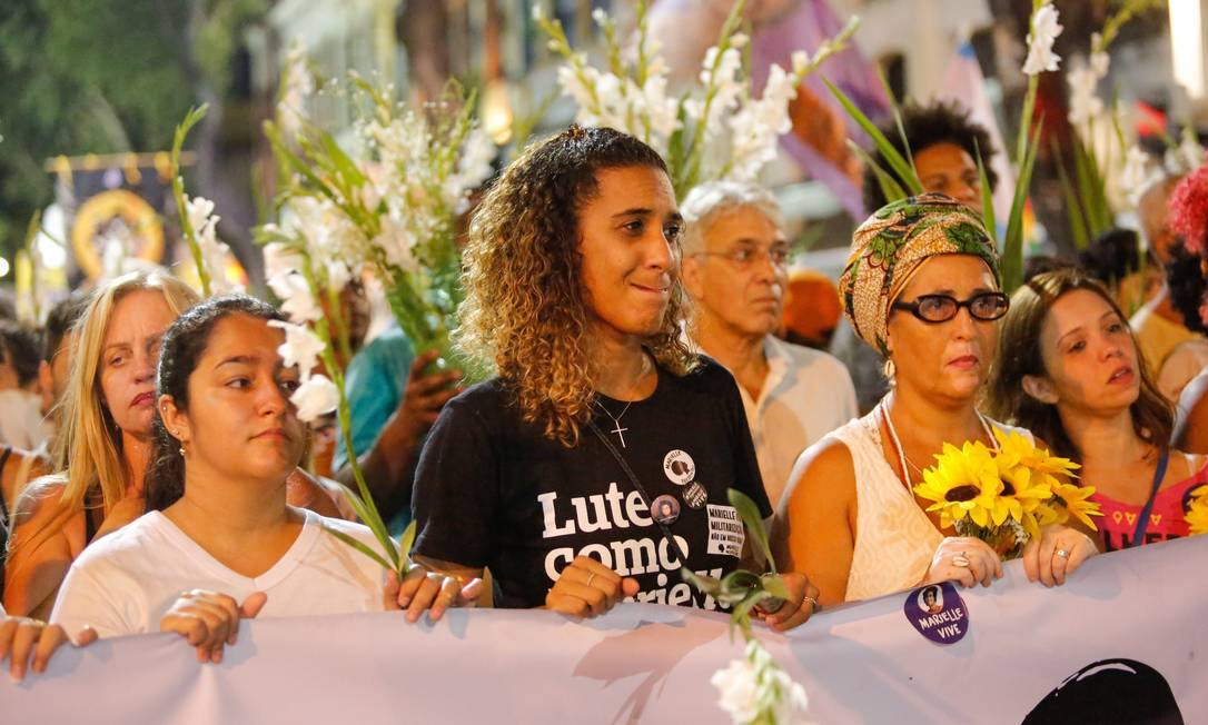 Anielle Silva, irmã de Marielle, emocionada durante o ato Foto: Brenno Carvalho / Agência O Globo