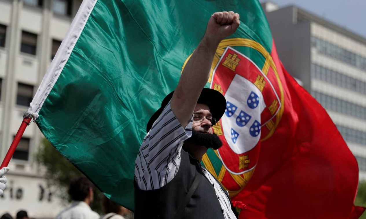 Desfile de 25 de Abril em Lisboa reúne apelos por paz e direitos