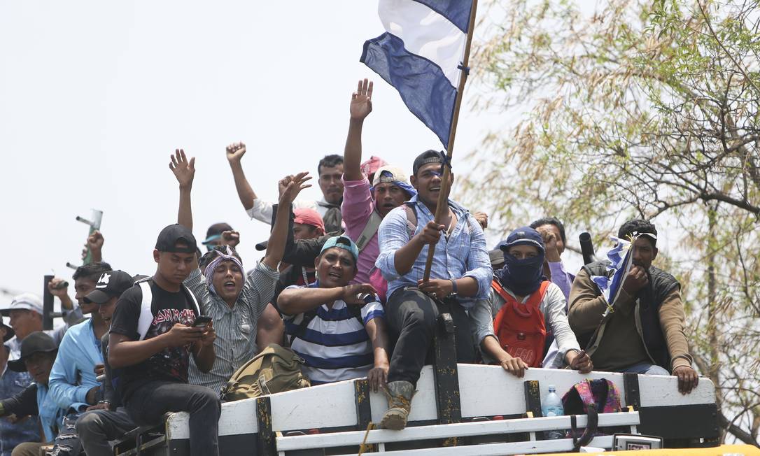 Manifestantes chegam em comboio para protesto em Manágua contra Ortega Foto: Alfredo Zuniga / AP