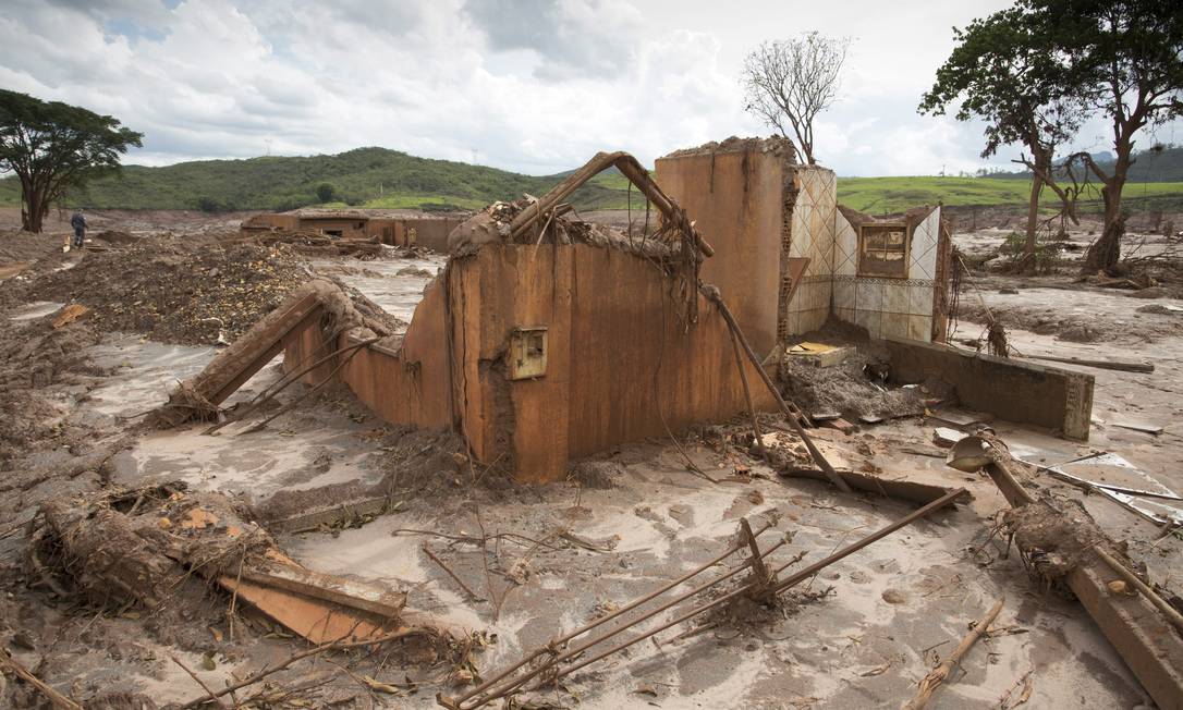 
Ruinas do distrito de Bento Rodrigues, em Mariana, destruido pelo rompimento da barragem Fundão, da Samarco
Foto:
Márcia Foletto
