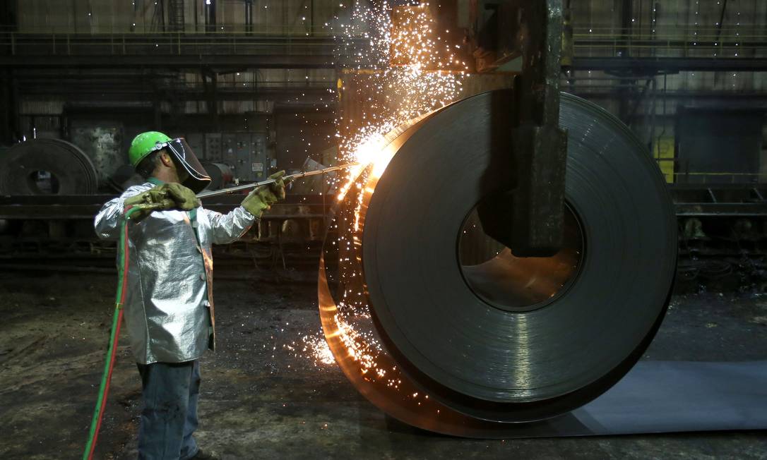 
Produtos siderúrgicos estão sempre na mira do governo americano com medidas antidumping
Foto:
AARON JOSEFCZYK
/
Reuters
