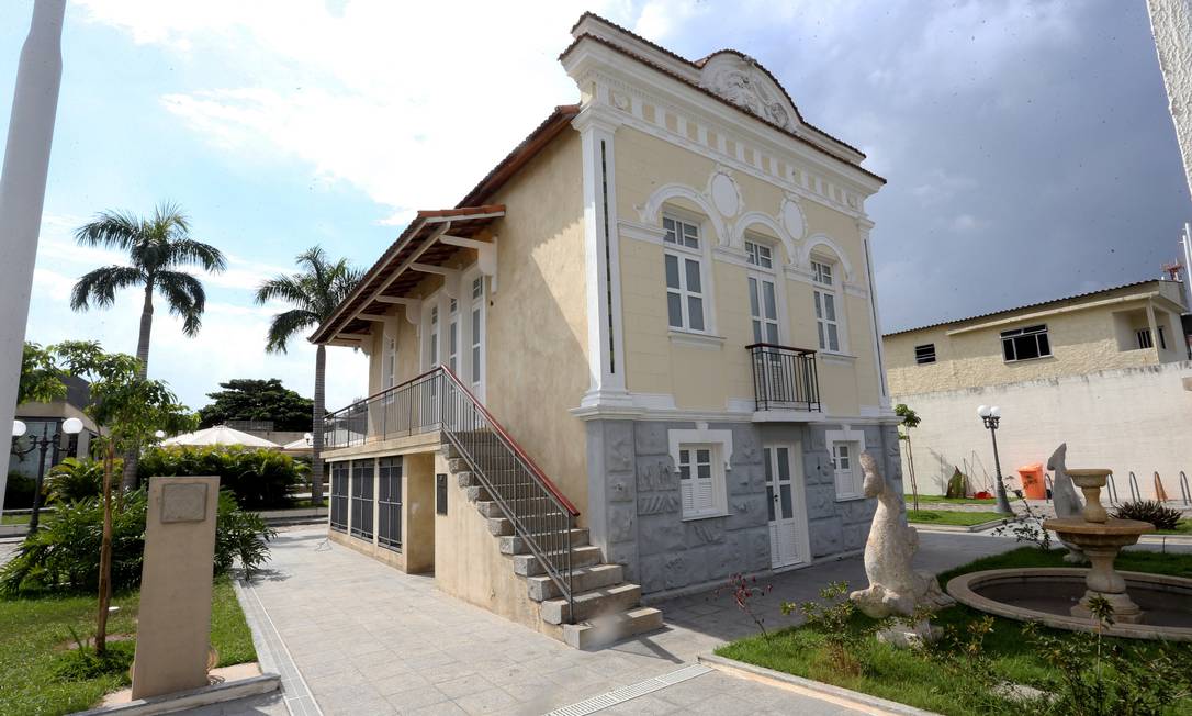 Palácio construído em Oswaldo Cruz como um presente para a cidade em seu 450º aniversário Foto: Agência O Globo