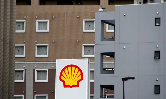 A logo da Shell em um posto de abastecimento em Tokyo, Japão Foto: Kim Kyung Hoon / Reuters