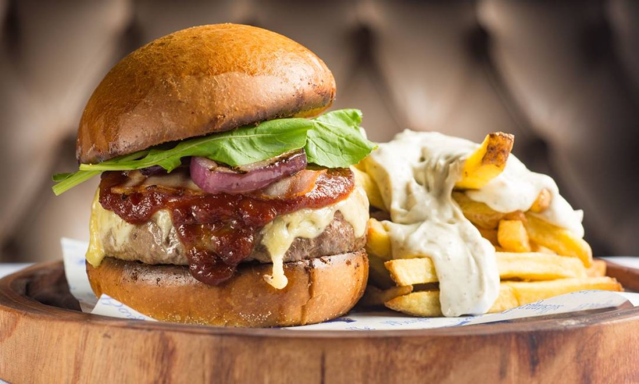 La Brasa Burger - BACONESE🍔🥓🥣 Pão com gergelim, baconese