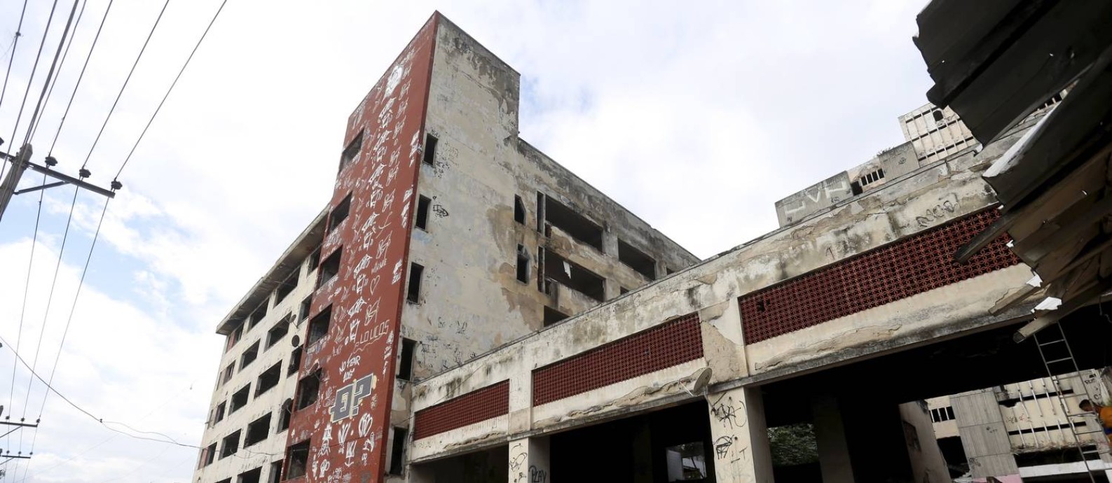 O antigo prédio do IBGE na Mangueira que será implodido neste domingo Foto: Arquivo / 03/05/2018 / Marcelo Theobald / Agência O Globo