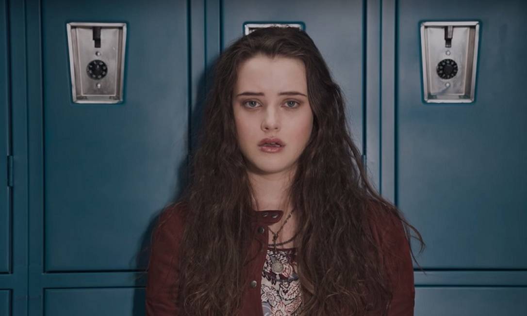 A personagem Hannah, interpretada pela atriz Katherine Langford, comete suicídio após sofrer assédio e bullying dos colegas de classe Foto: Divulgação/Netflix