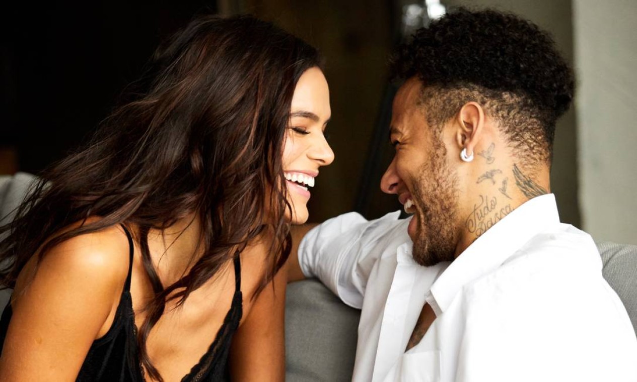 Bruna Marquezine e Neymar posam em clima de intimidade para promover  coleção de lingerie que criaram para a C&A - Jornal O Globo