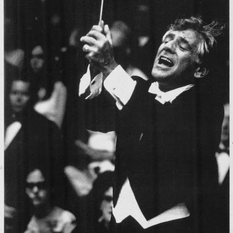 O maestro americano Leonard Bernstein Foto: Arquivo / O GLOBO
