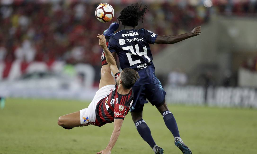 Flamengo vence Emelec com drama nos pênaltis e avança na Libertadores