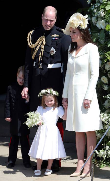 Consciente, Kate Middleton não quis uma roupa "nova" para aparecer no casamento de Harry e Meghan Markle. A duquesa de Cambridge usou seu bom e velho look Alexander McQueen, que já tinha sido visto em público em outras três oportunidades Foto: ANDREW MATTHEWS / AFP