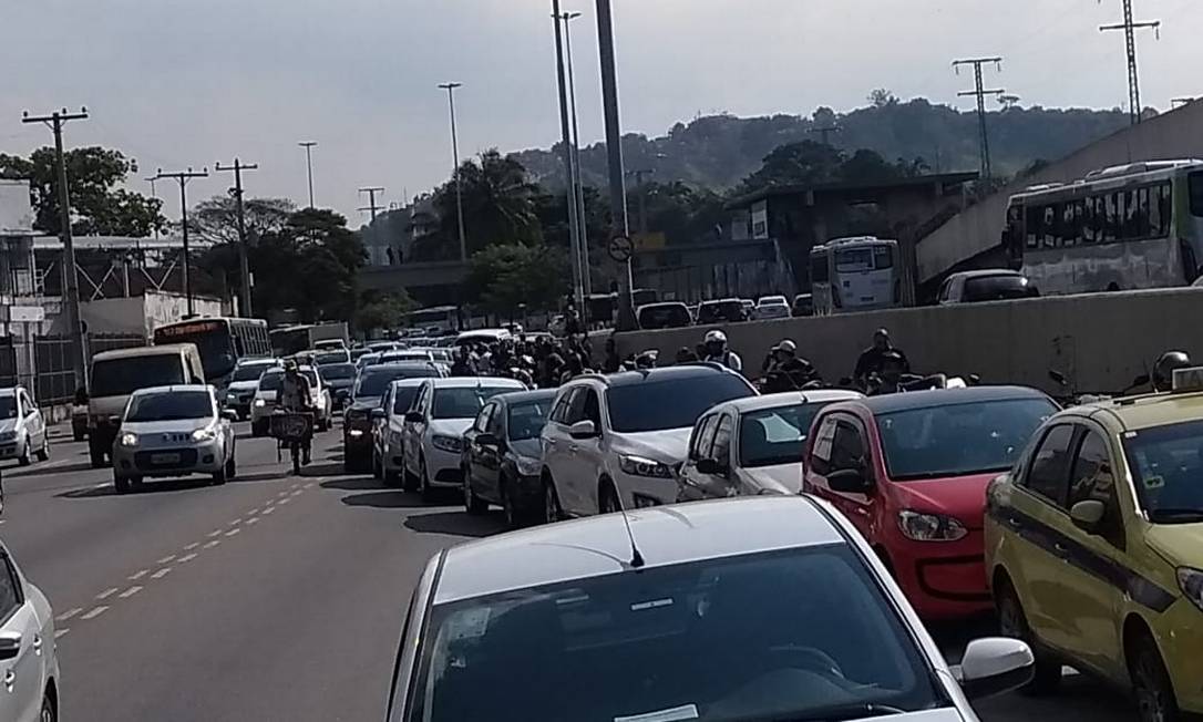 Fotos: Greve dos caminhoneiros faz taxista apelar para álcool de cozinha  para abastecer carro