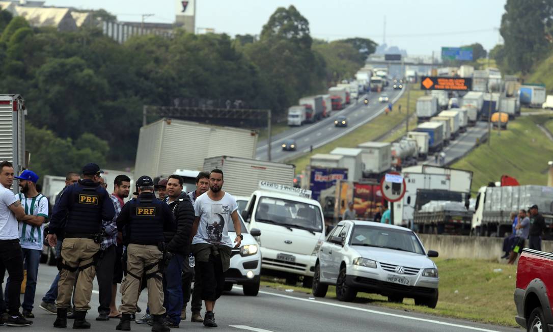 Reação do governo à greve dos caminhoneiros une esquerda e direita em  críticas nas redes - Jornal O Globo