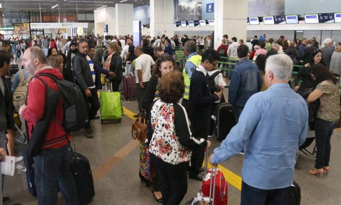 Resultado de imagem para 8 aeroportos estÃ£o sem combustÃ­vel nesta segunda e 40 voos sÃ£o cancelados