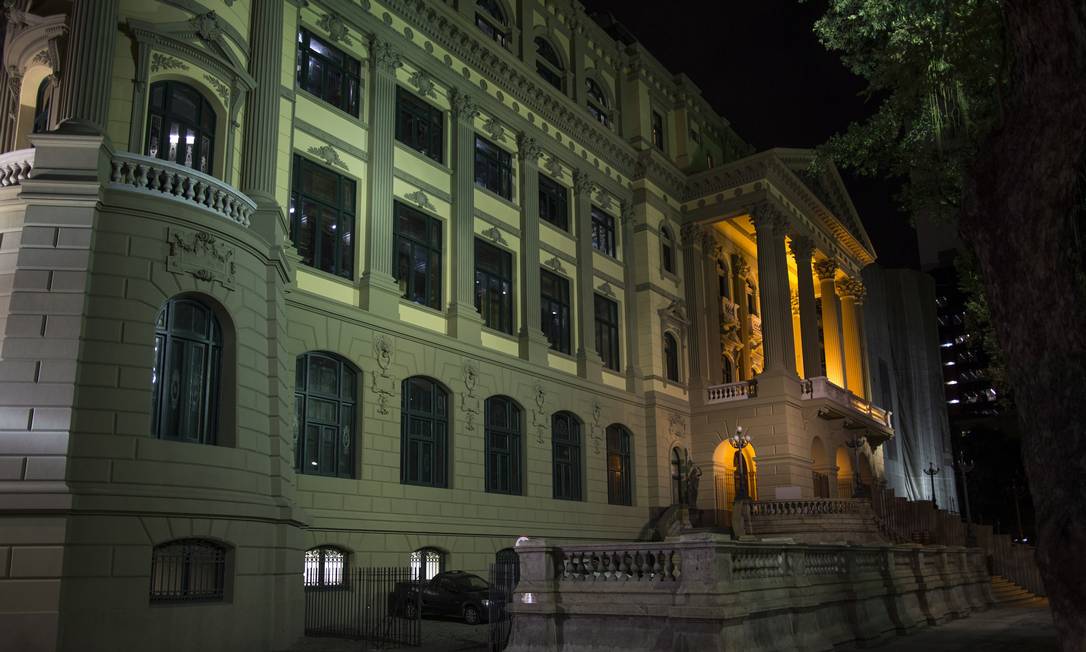 Fachada do prédio da Biblioteca Nacional após passar por restauração Foto: Guito Moreto / Agência O Globo