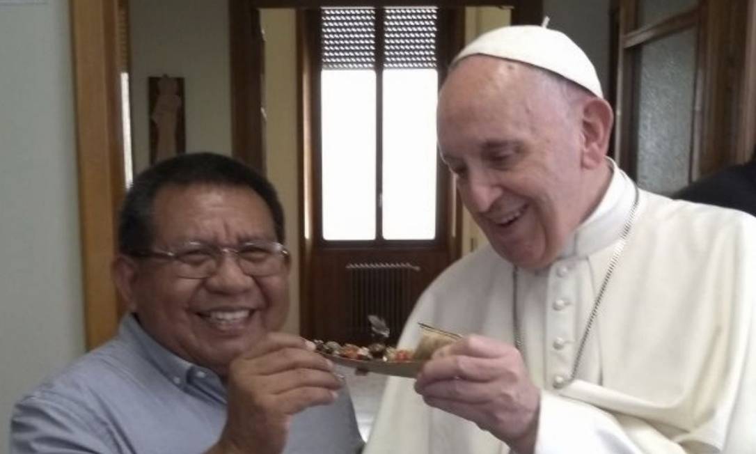 
Justino dá réplica de canoa para o Papa: em viagem ao Peru, Francisco reforçou vontade de debater rumos da Igreja na Amazônia
Foto:
/
Arquivo pessoal
