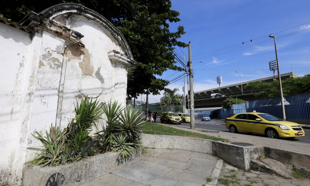 O chafariz do Lagarto, no Centro: história neglicenciada Foto: Marcos Ramos / Agência O Globo