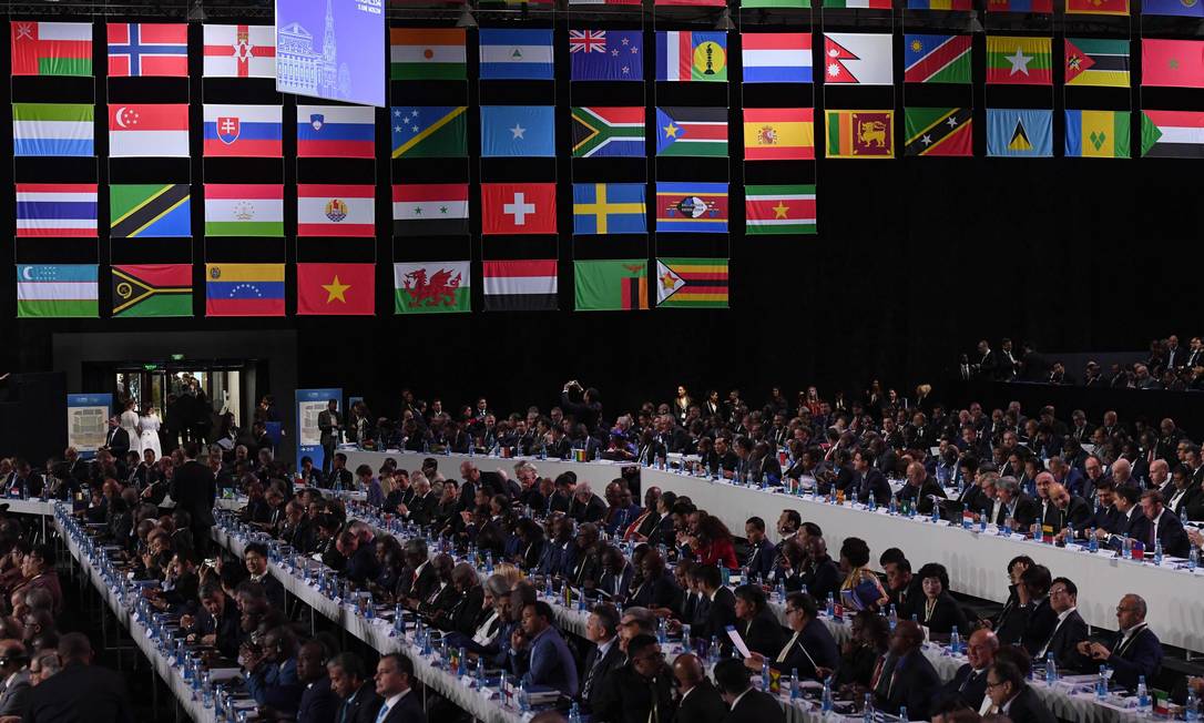 ESTADOS UNIDOS, MÉXICO E CANADÁ: FIFA vai introduzir mão cheia de novidades  no Mundial de 2026 - LusoAmericano