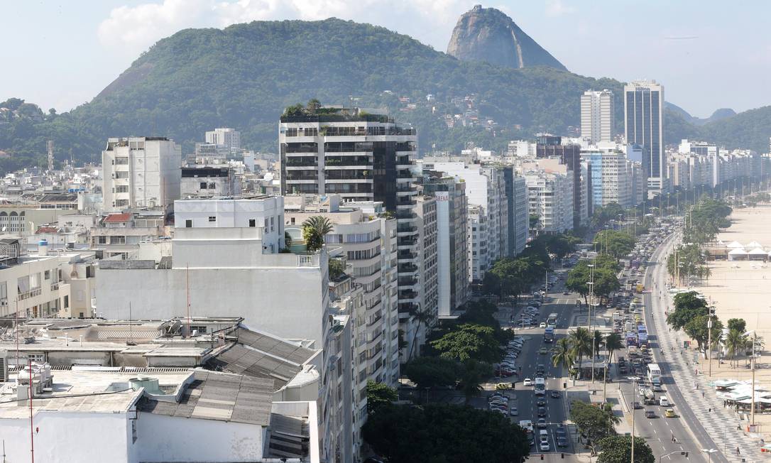 Imóveis na Avendia Atlântica, em Copacabana, na Zona Sul Foto: Márcio Alves / Agência O Globo