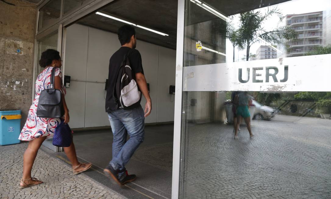 
Um dos acesso à Uerj, no Maracanã: universidade já adota o sistema de cotas desde 2003
Foto:
/
Pedro Teixeira/22-01-2018
