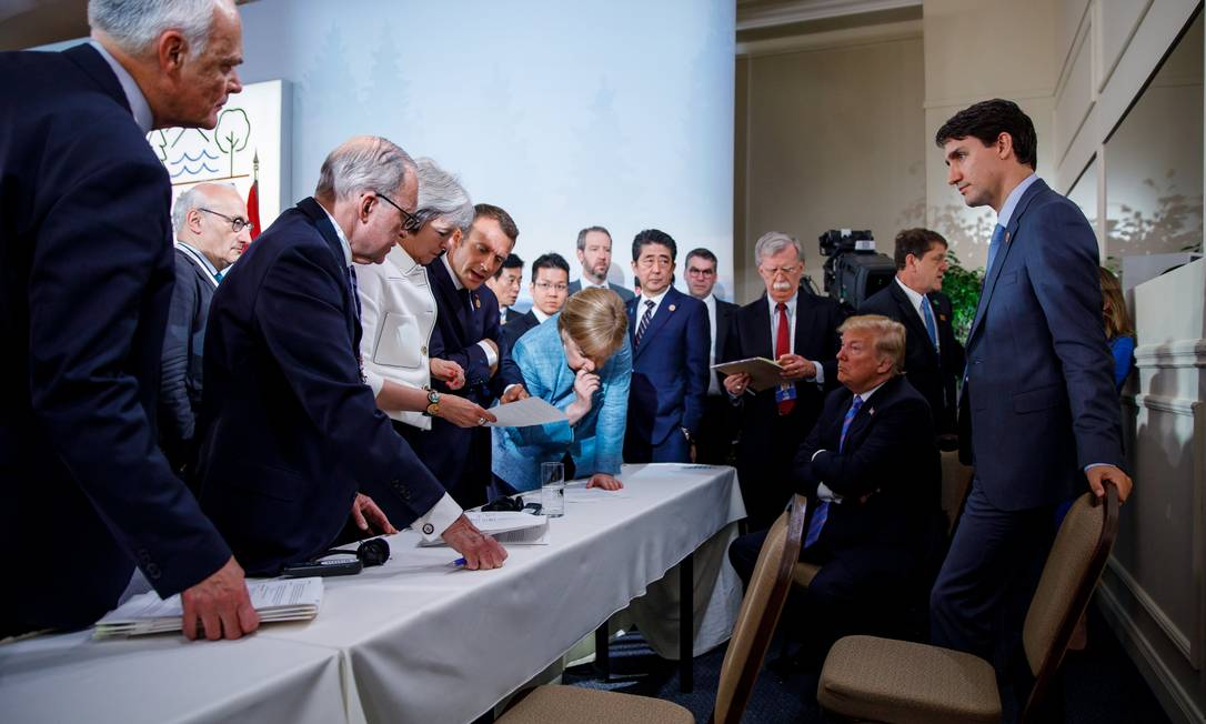 Trump e os líderes do G-7, que reúne os aliados mais tradicionais dos EUA, na cúpula do Canadá: Europa tem recursos, mas está muito dividida para fazer frente aos EUA Foto: HANDOUT / REUTERS/9-6-2018