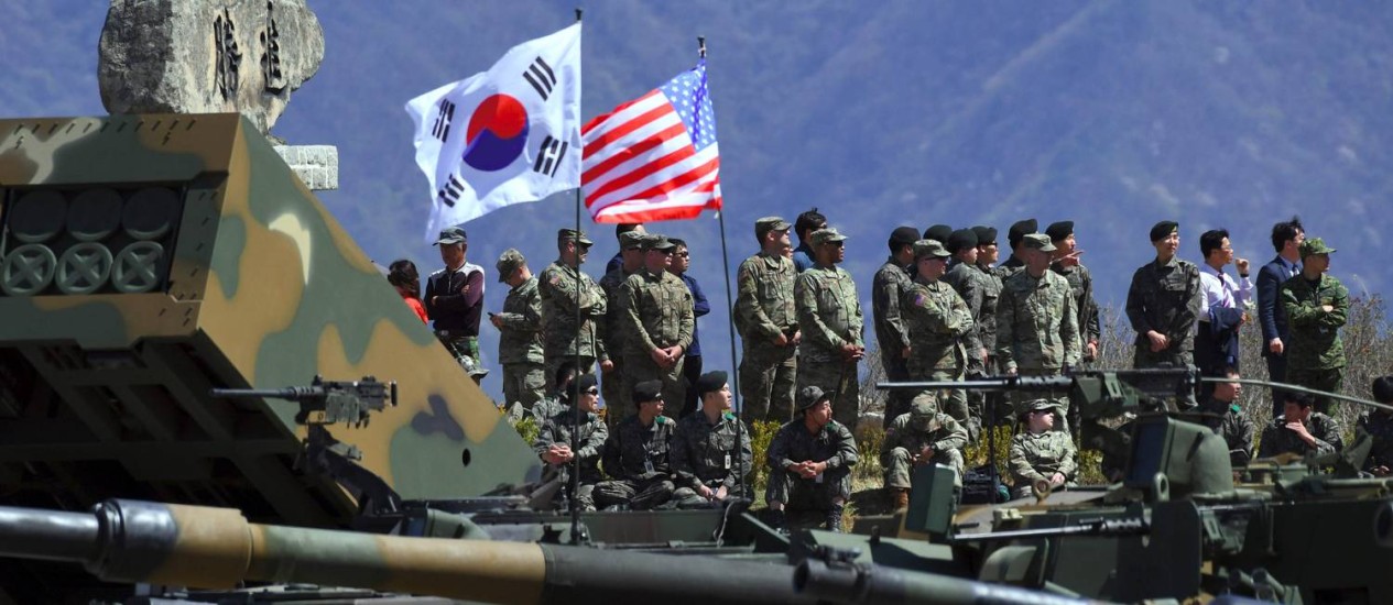 Soldados sul-coreanos e americanos participam de manobras militares conjuntas; os EUA mantêm bases em 80 países Foto: JUNG YEON-JE / AFP/26-4-2017