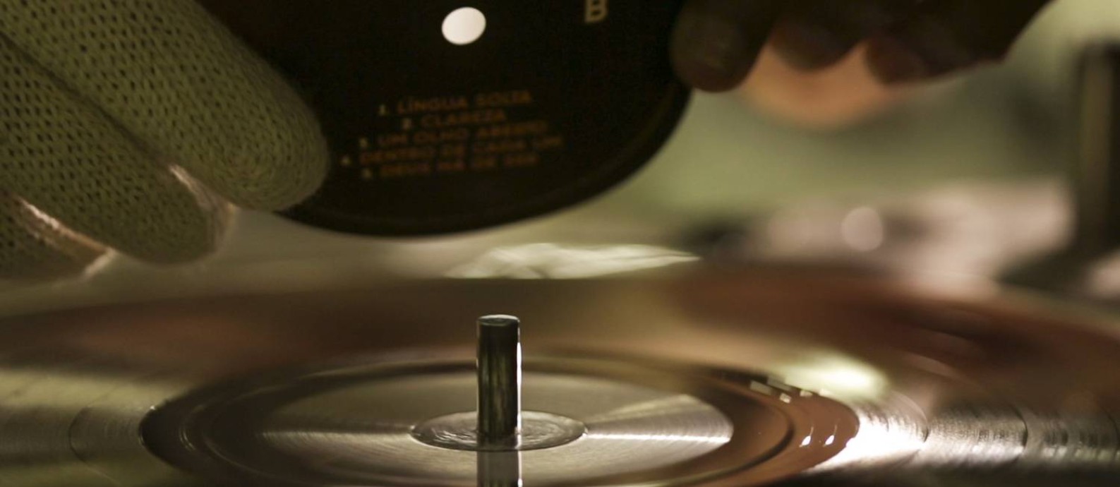 Vinil 70 anos: veja como a Polysom fabrica discos de vinil em Belford Roxo Foto: Fernando Lemos