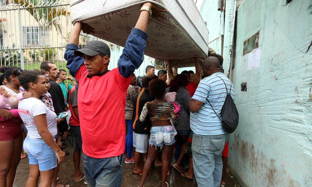 Moradores desocuparam prédio na última sexta-feira Foto: Fabiano Rocha 15-06-2018 / Agência O Globo