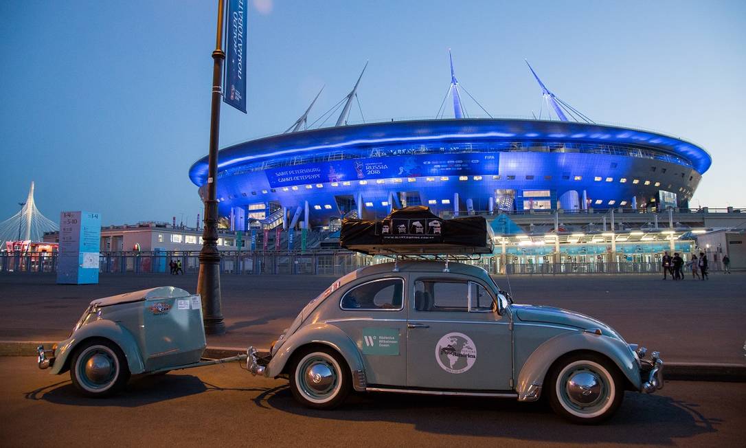 Com Fusca 68 vindo do Brasil, torcedores viajam pela Rússia