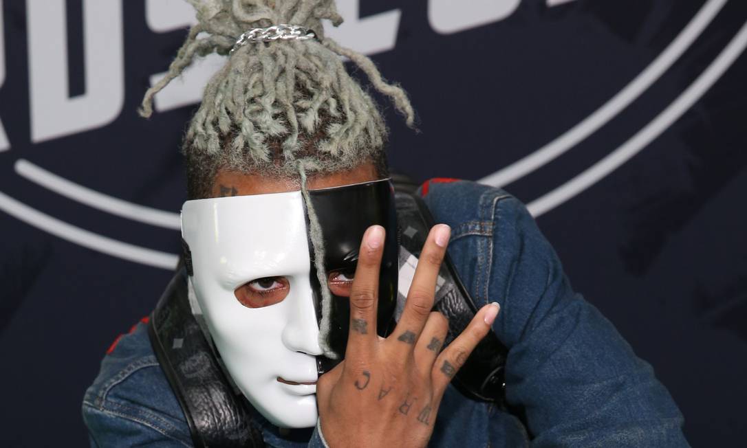 O rapper XXXTentacion, em 2017, na cerimônia do BET Hip Hop Awards, no Jackie Gleason Theater, em Miami Beach Foto: BENNETT RAGLIN / AFP